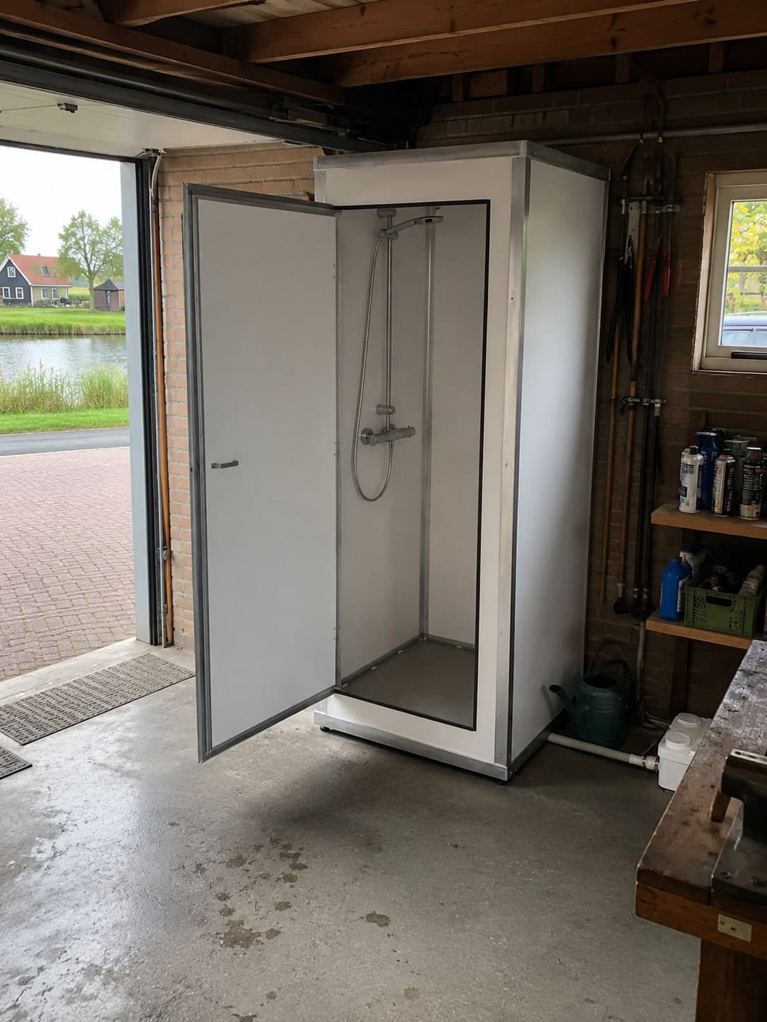 Binnen douchecabine huren – 90×90×225 cm met 50L Bosch boiler